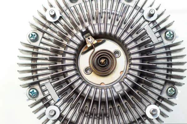 Objawy uszkodzenia sprzęgła wiskotycznego 4x4 - uniknij kosztownej naprawy