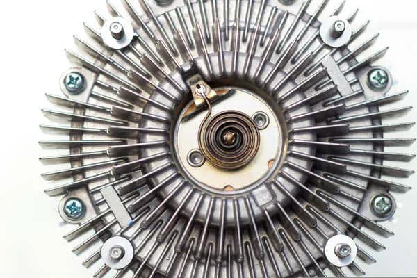 Objawy uszkodzenia sprzęgła wiskotycznego 4x4 - uniknij kosztownej naprawy