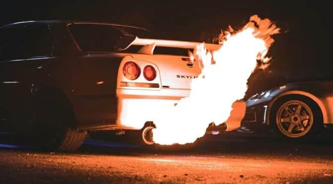 Czy strzały z wydechu są legalne? Poznaj konsekwencje prawne