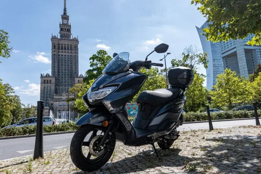 Motorower – prawda o jego statusie prawnym. Czy to naprawdę pojazd silnikowy?