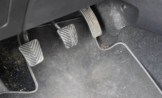 Objawy uszkodzonego łożyska wyciskowego sprzęgła. Uniknij kosztownej naprawy