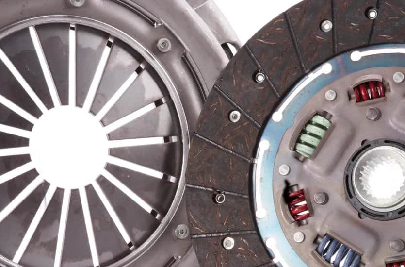 Objawy awarii sprzęgła: Uratuj swój samochód przed kosztowną naprawą
