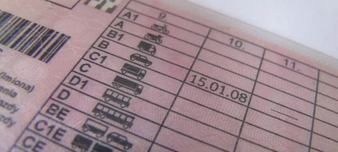 Czy trzeba jeździć z prawem jazdy? Aktualne przepisy w Polsce