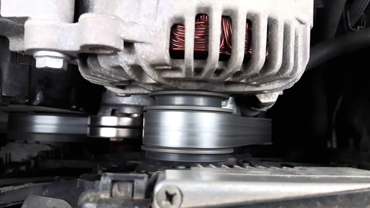 Uszkodzone sprzęgło alternatora: Niebezpieczne objawy, które zaskoczą każdego kierowcę