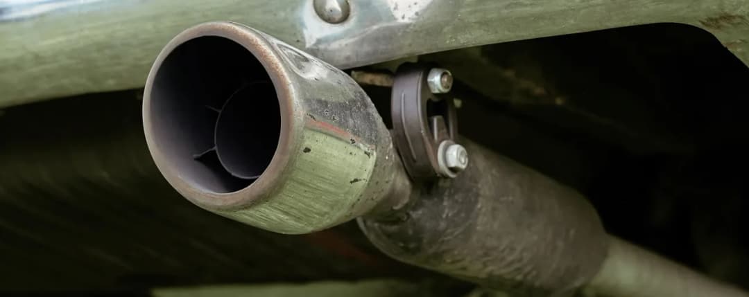 Dziura w wydechu objawy – jak rozpoznać poważne problemy z autem